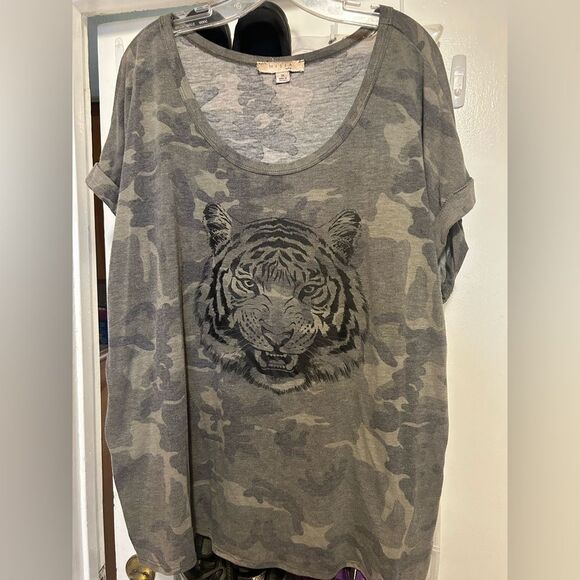 Green Camo Tiger Print Short Sleeve Tee - Picture 3 of 8